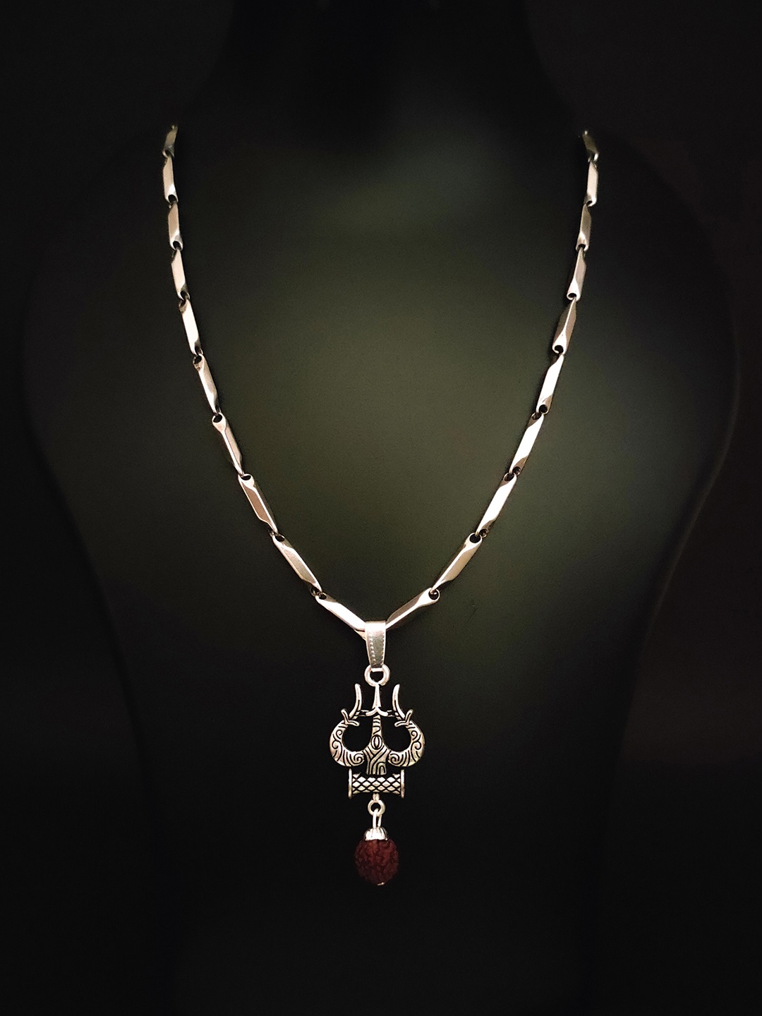 

Minprice Silver-Plated Contemporary Pendants with Chains