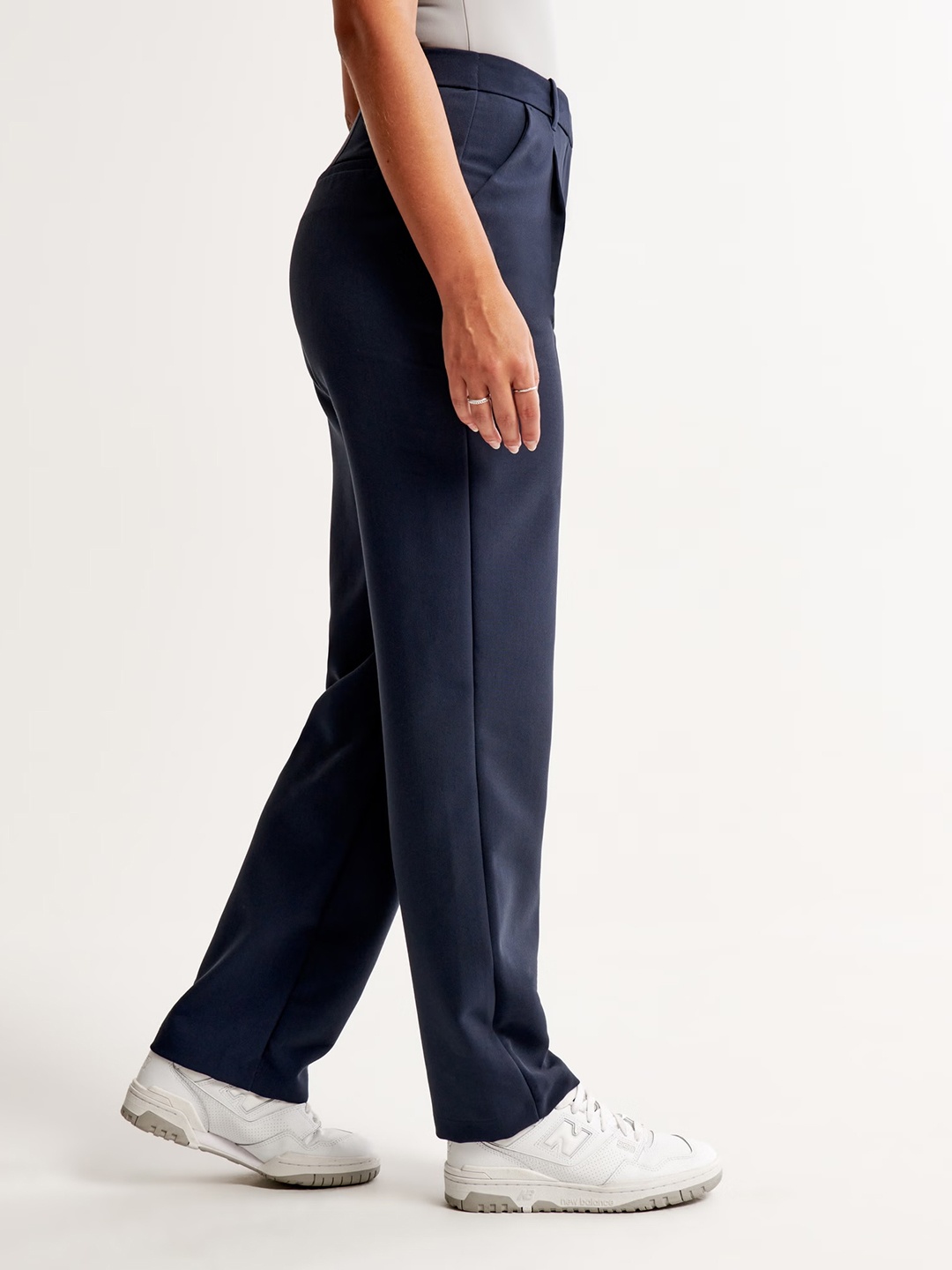 

FNOCKS Women Original Straight Fit Lint Free Pleated Trousers, Navy blue