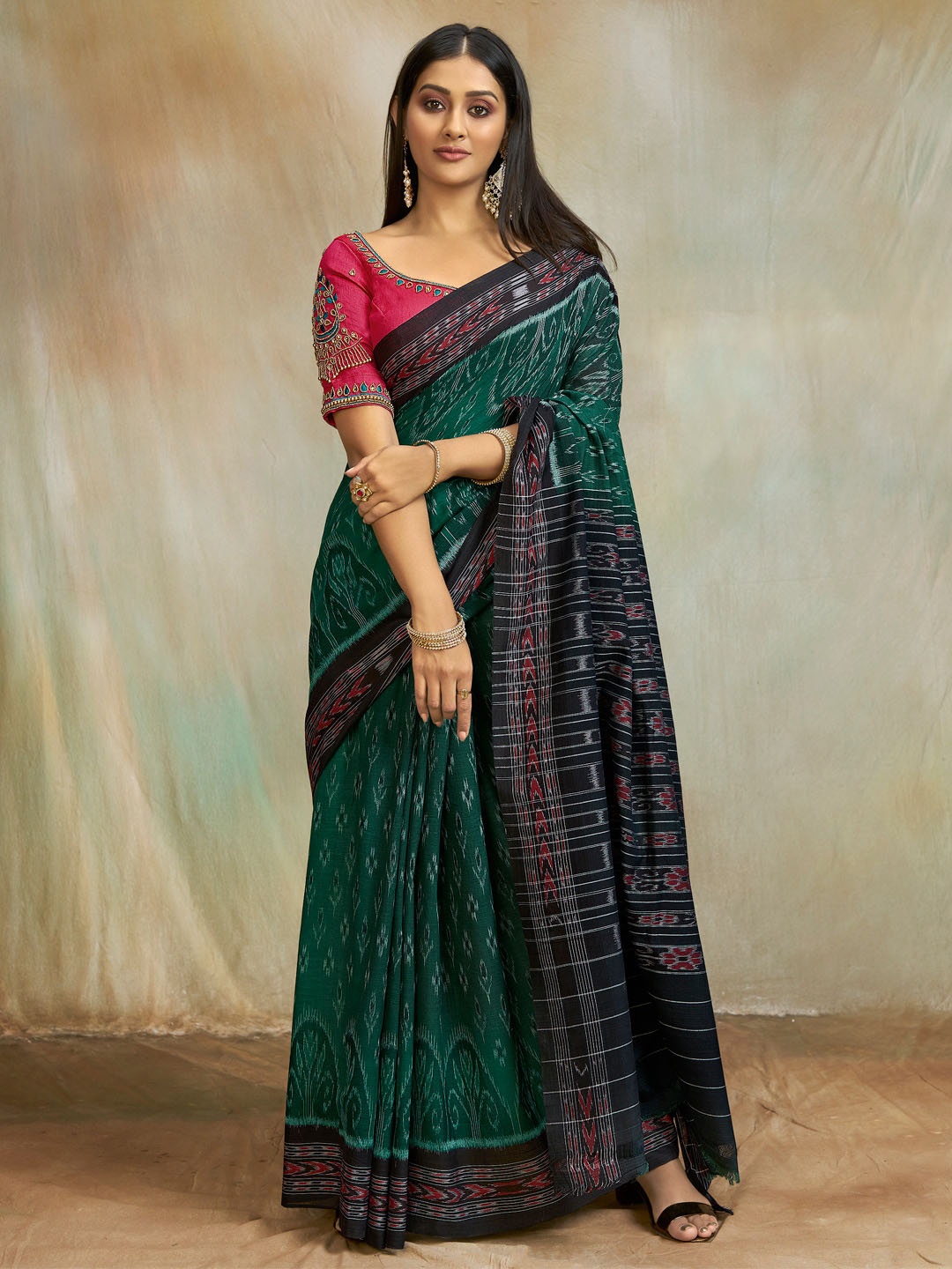 

CHUDIYA Embroidered Pure Cotton Saree, Green