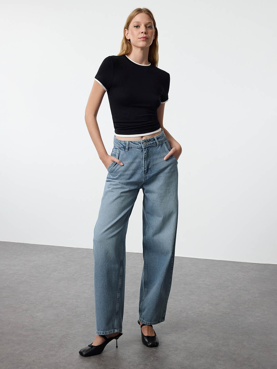 

Trendyol Women Light Fade Jeans, Na
