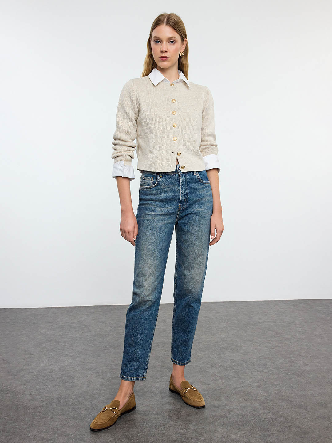 

Trendyol Women Low Distress Light Fade Jeans, Na