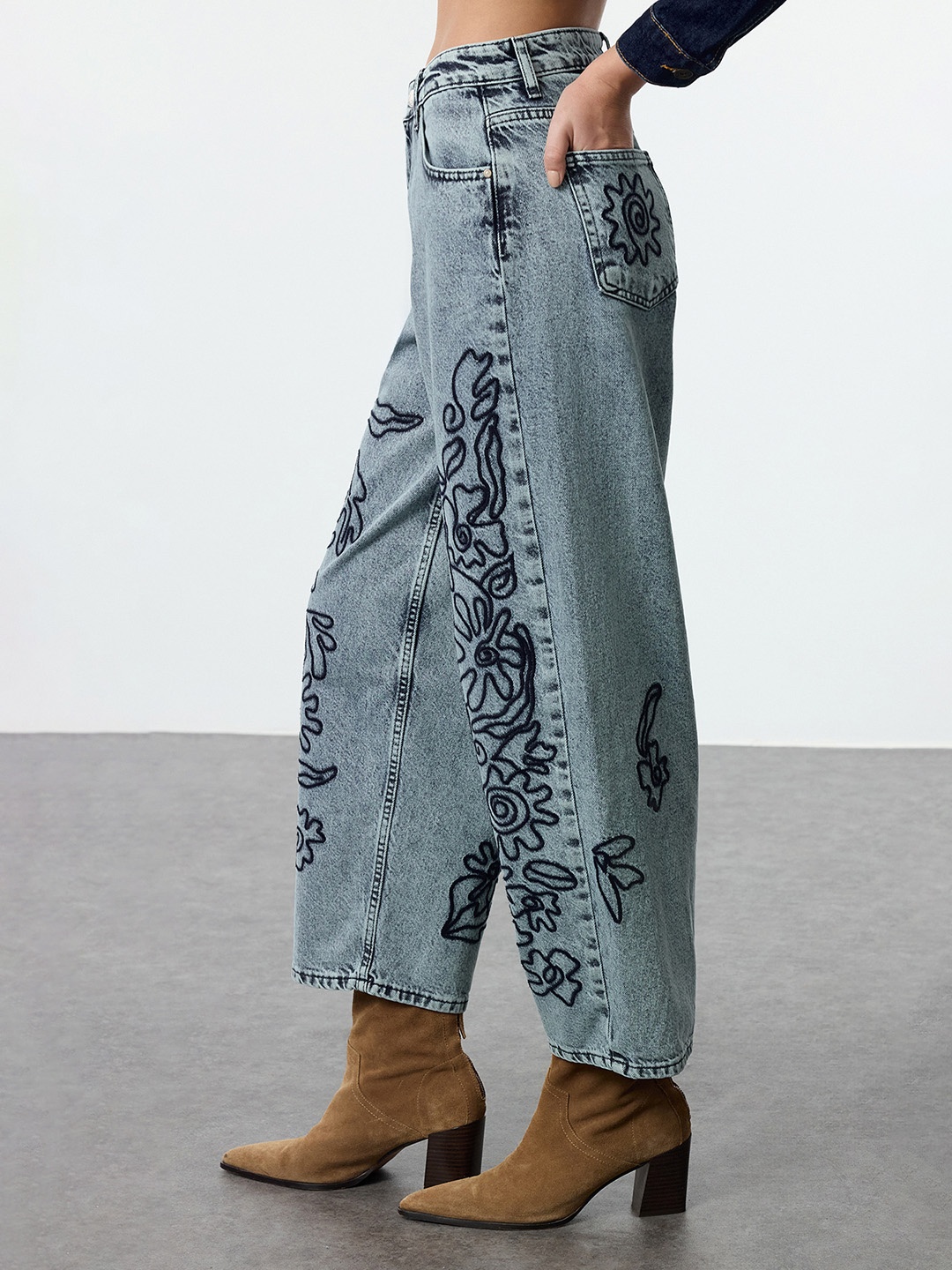 

Trendyol Women Highly Distressed Jeans, Na