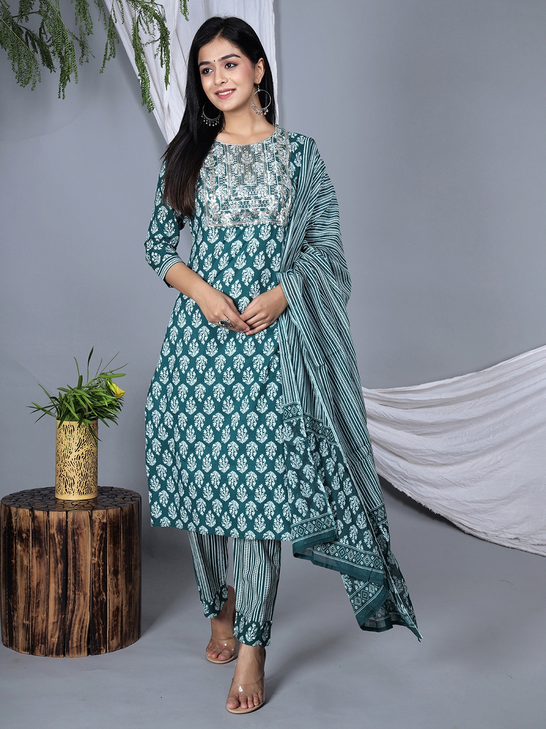 

ELVISH JAIPUR Women Floral Embroidered Regular Sequinned Pure Cotton Kurta with Trousers & With Dupatta, Green