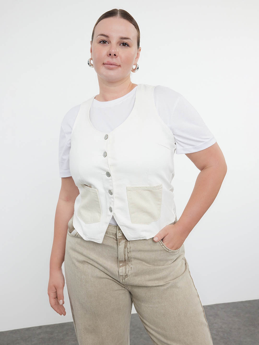 

Trendyol Slim-Fit Waistcoat, White