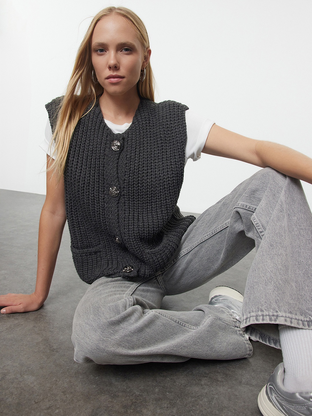 

Trendyol Acrylic Sleeveless V-Neck Cardigan, Black
