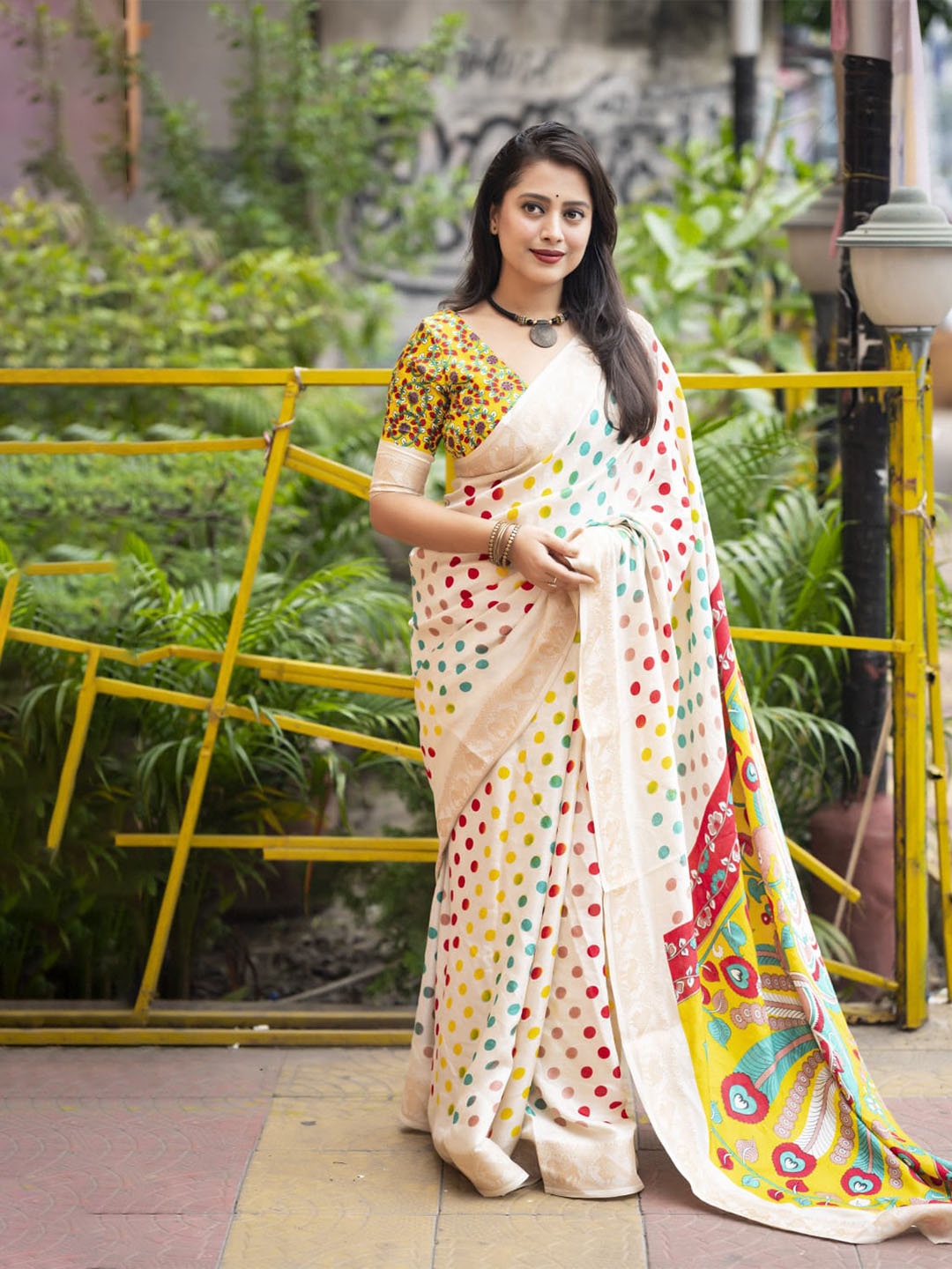 

STAVA CREATION Polka Dots Printed Zari Saree, White