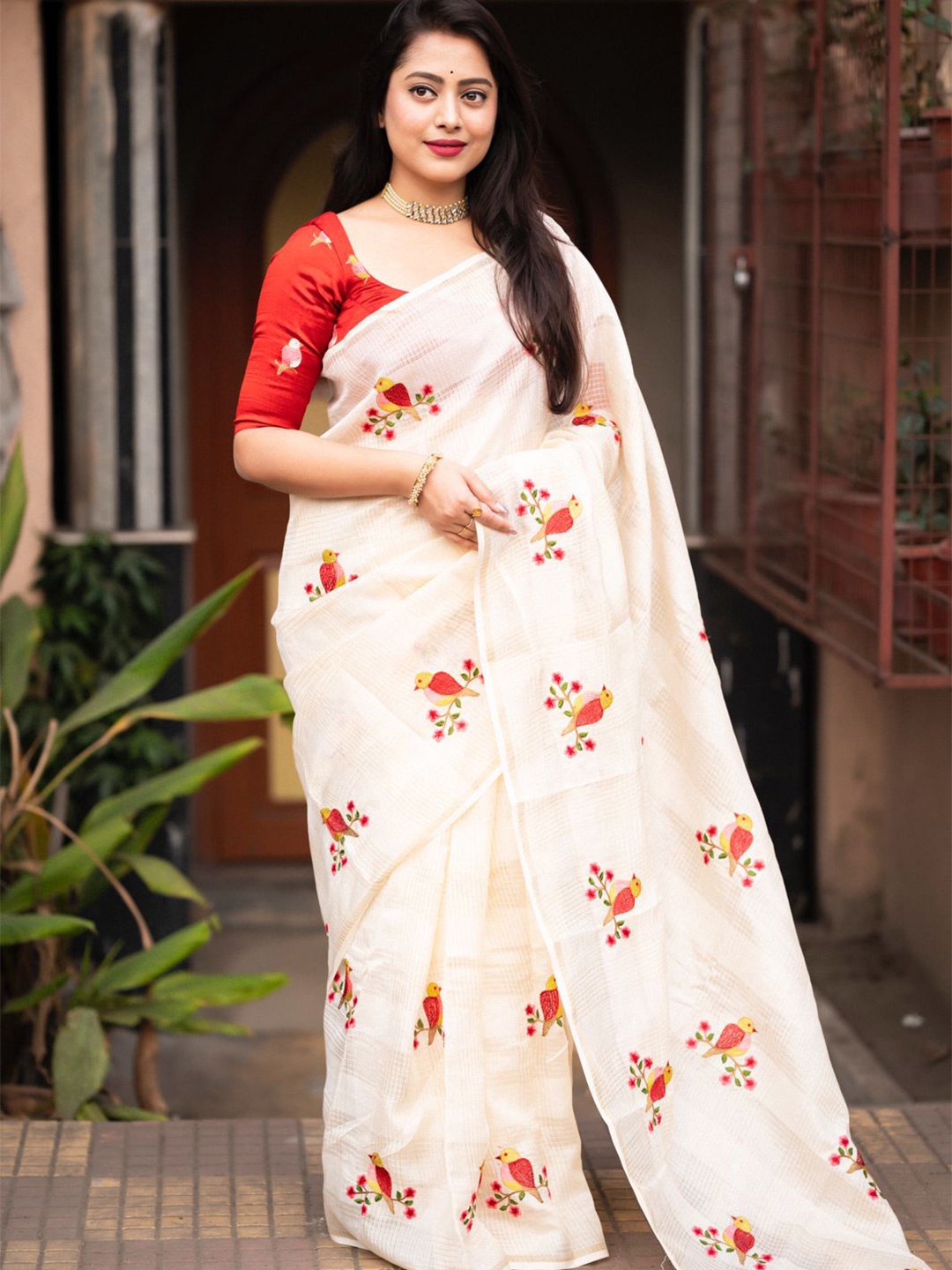 

STAVA CREATION Women Embroidered Checked Zari Saree, White