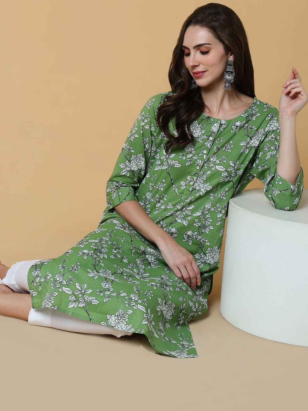 

SHOWOFF Floral Printed Cotton Straight Kurta, Green