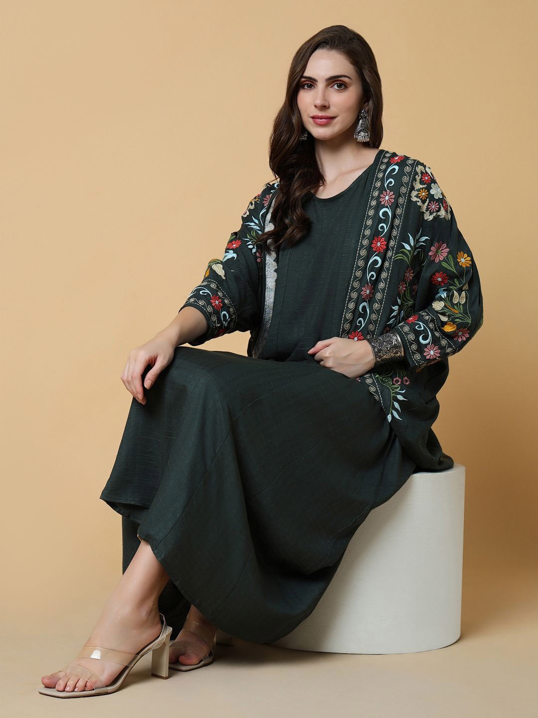 

SHOWOFF Woven Design A-Line Kurta With Embroidered Shrug, Green