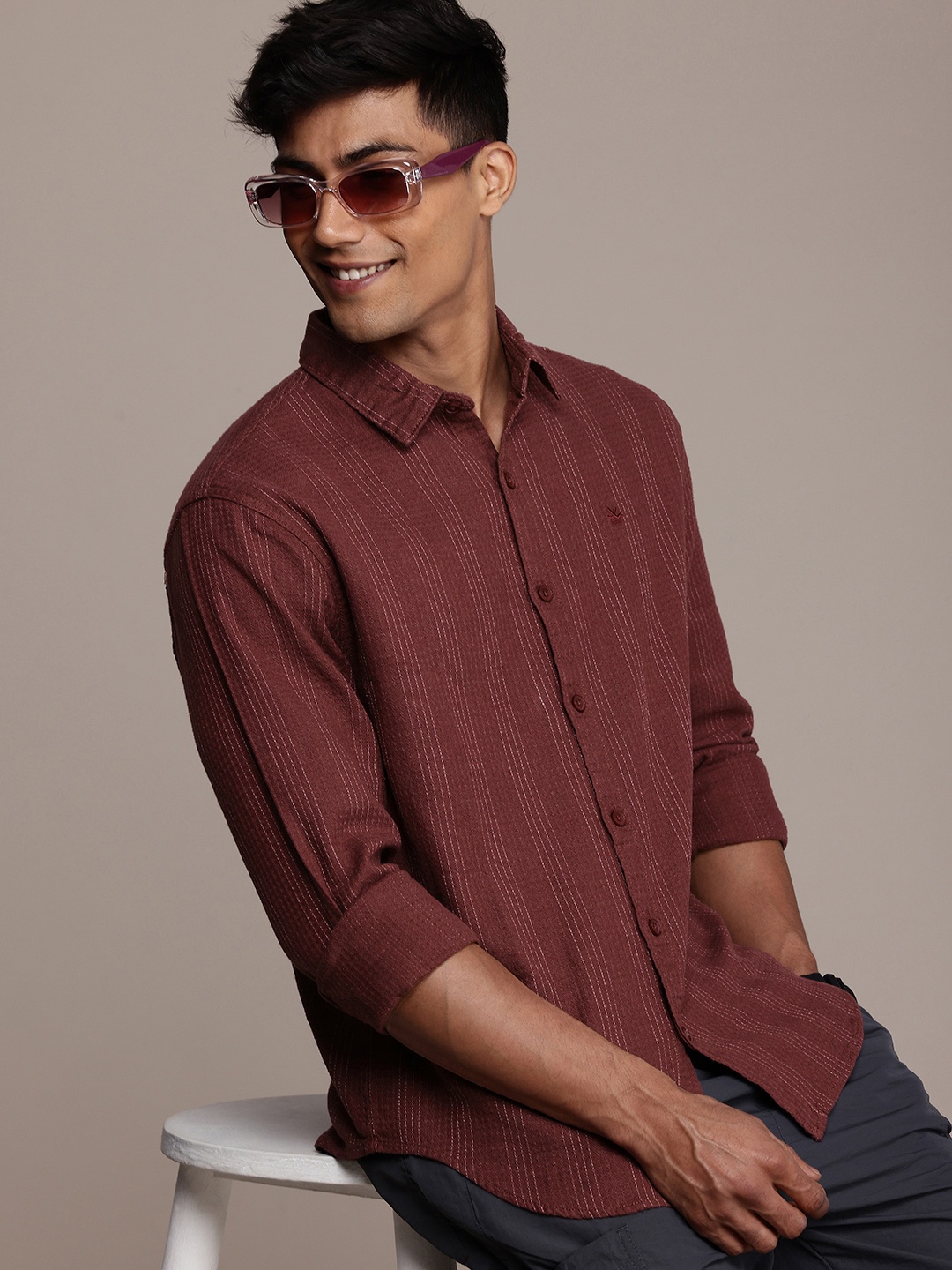 

WROGN Self Striped Drop-Shoulder Sleeves Comfort Fit Casual Shirt, Maroon