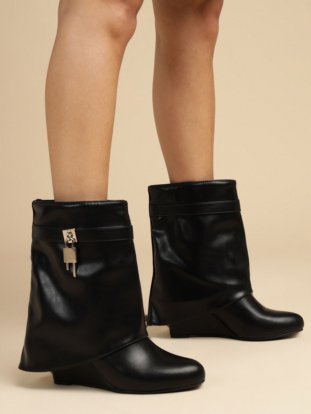

Truffle Collection Women Slip-On Winter Boots, Black