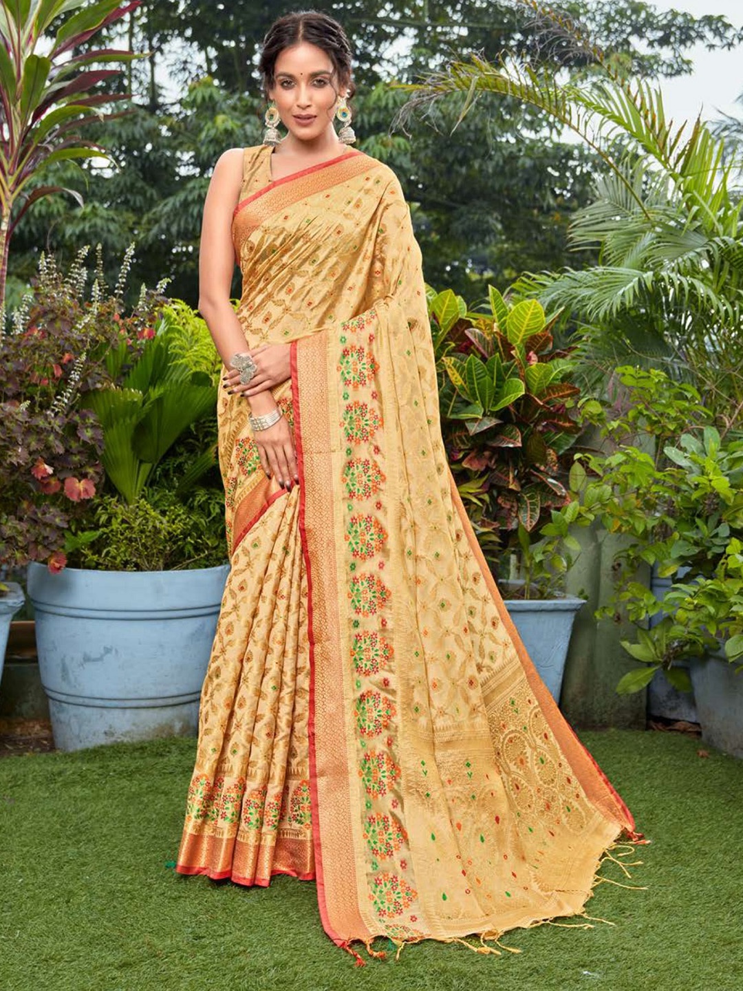 

MAHALASA Ethnic Motifs Zari Art Silk Banarasi Saree, Cream