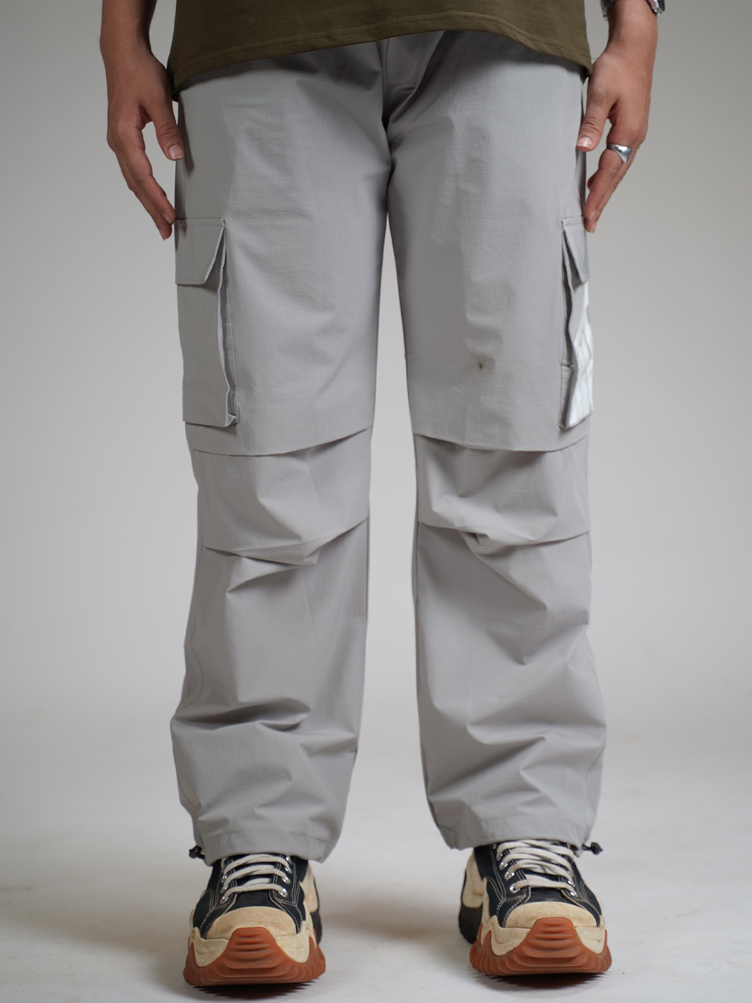 

WHAT THE FLEX Unisex Solid Loose Fit Cargos Trousers, Grey