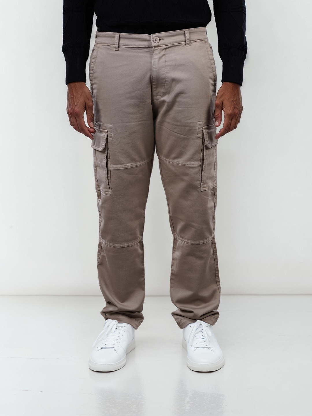 

Celio Men Solid Straight Fit Stretchable Cargo Jeans, Beige