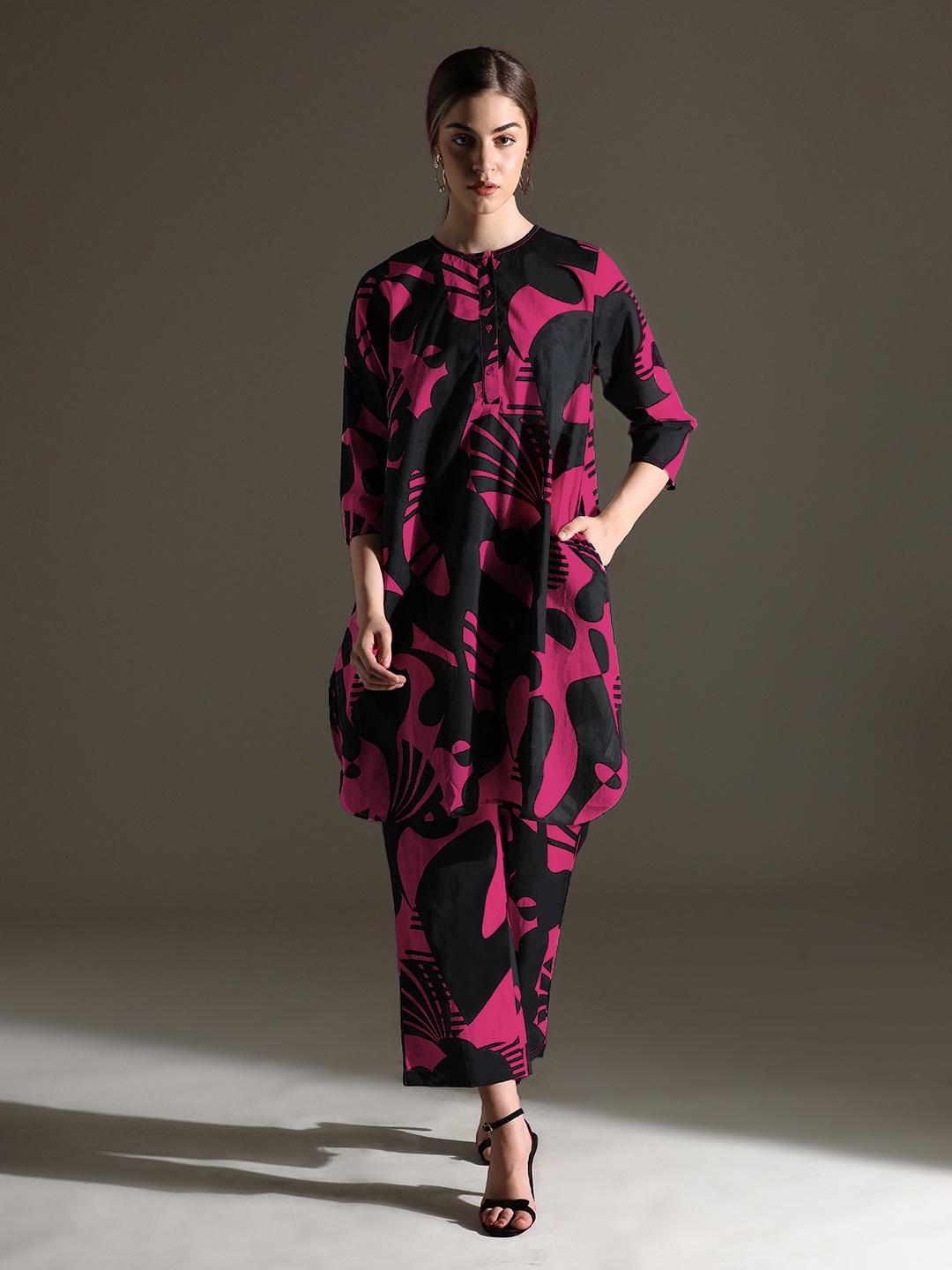 

Dora Dori Pure Cotton Black Abstract Printed Kurta with Pant