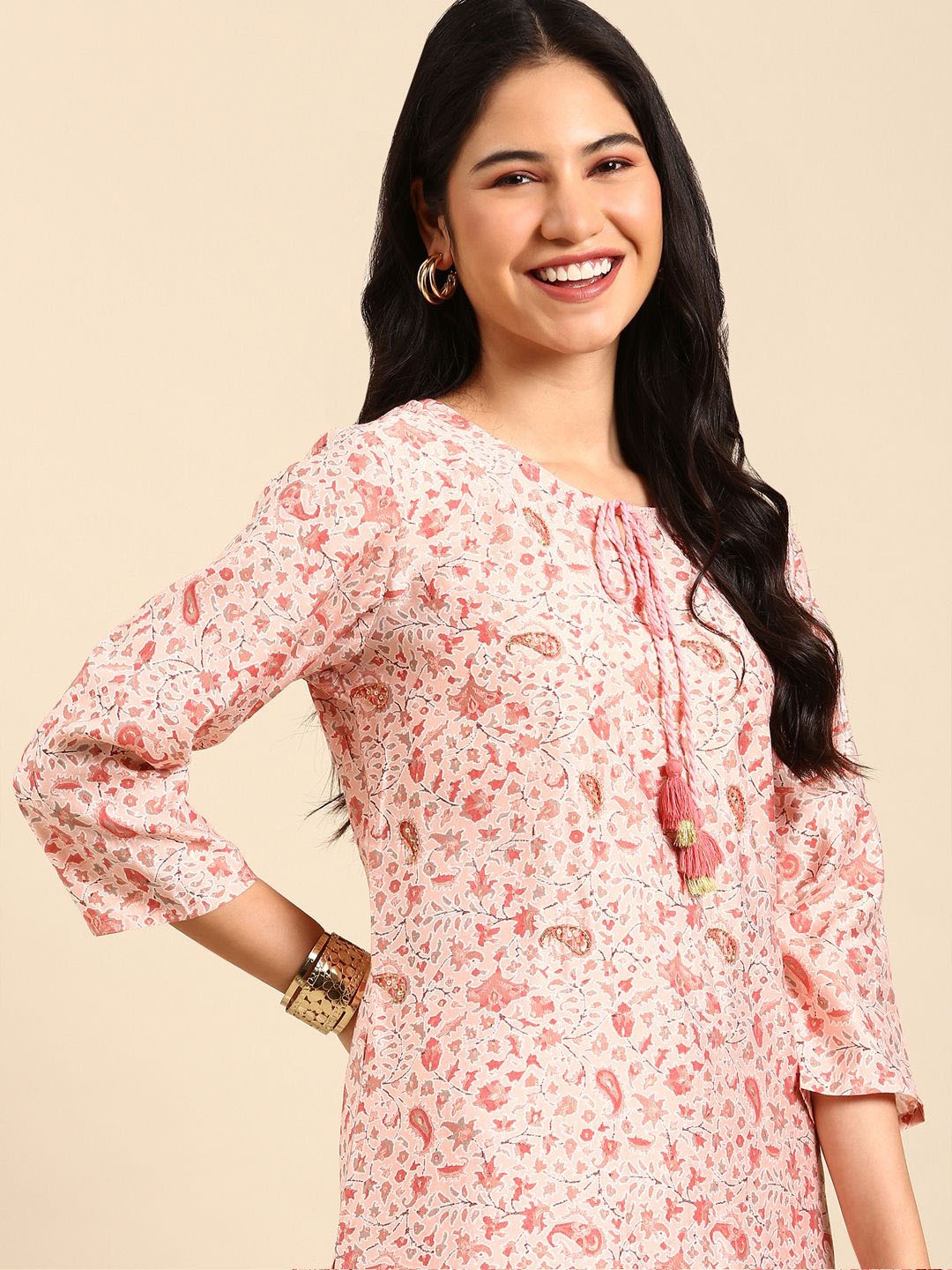 

SHOWOFF Paisley Printed Beads and Stones Straight Kurta with Trousers, Peach