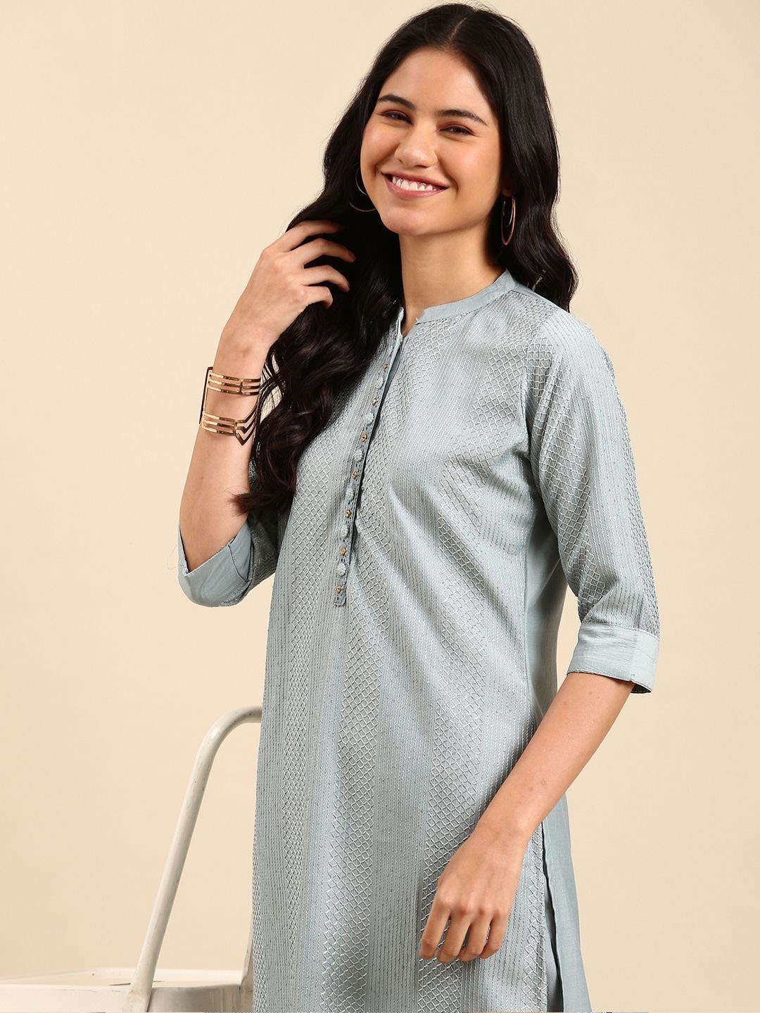 

SHOWOFF Geometric Self Design Mandarin Collar Straight Kurta With Trousers, Blue