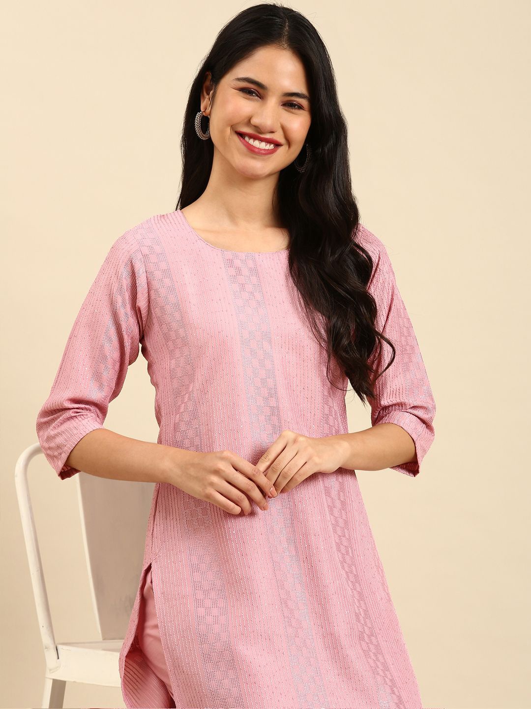 

SHOWOFF Geometric Embroidered Straight Kurta with Trousers, Pink