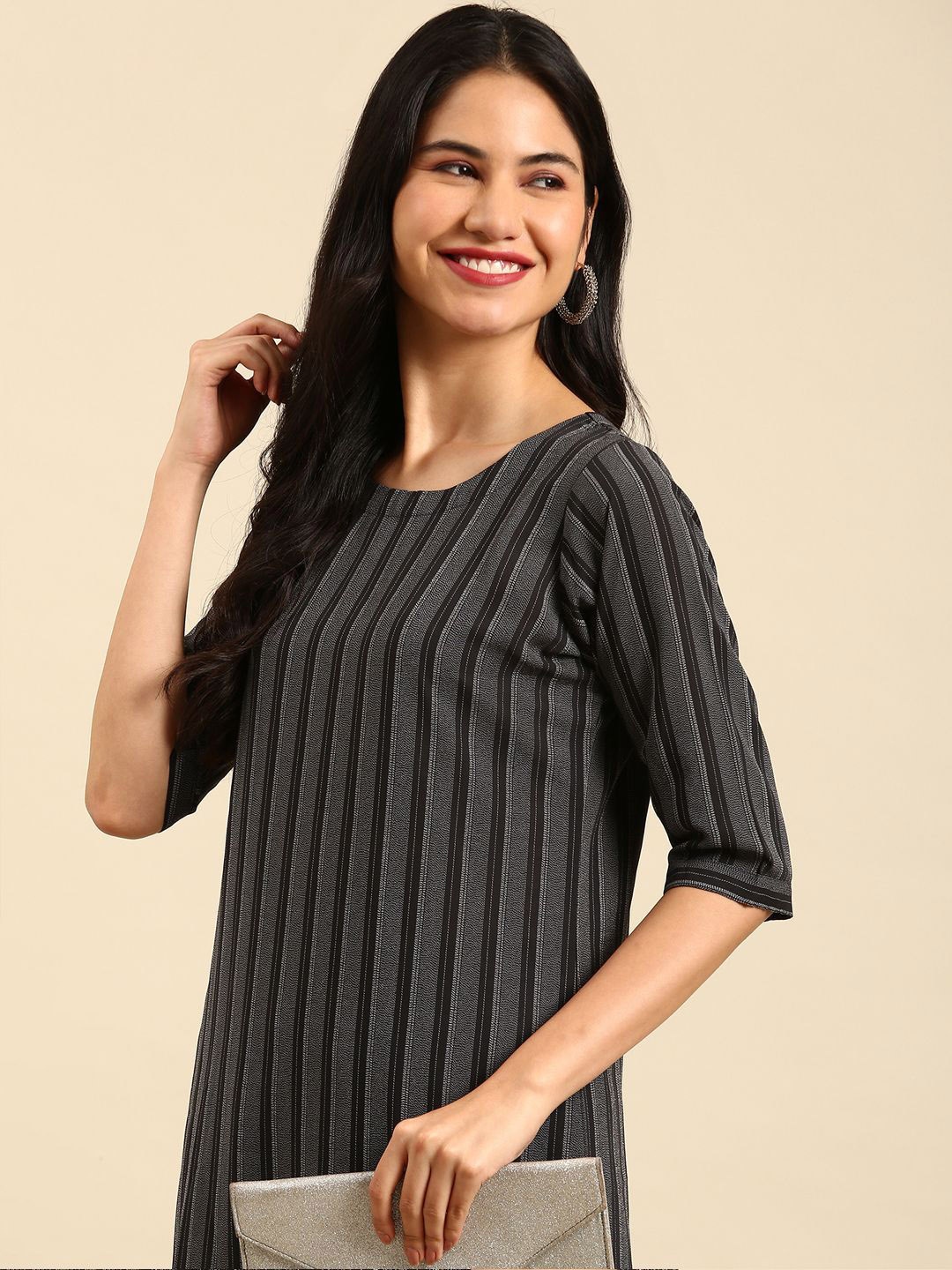 

SHOWOFF Striped Straight Kurta with Trousers, Black