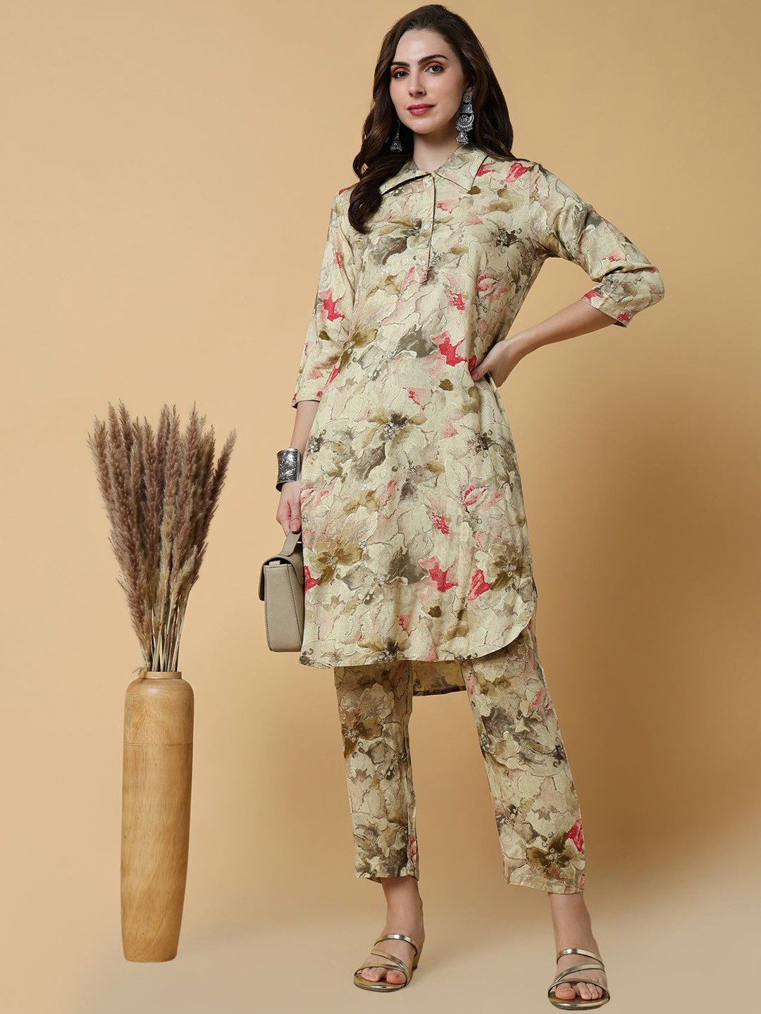 

SHOWOFF Floral Printed Straight Kurta with Trousers, Beige