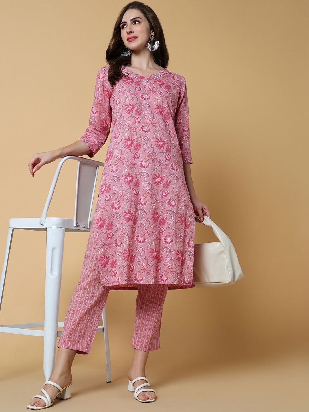 

SHOWOFF Floral Printed Sequinned Straight Kurta with Trousers, Pink