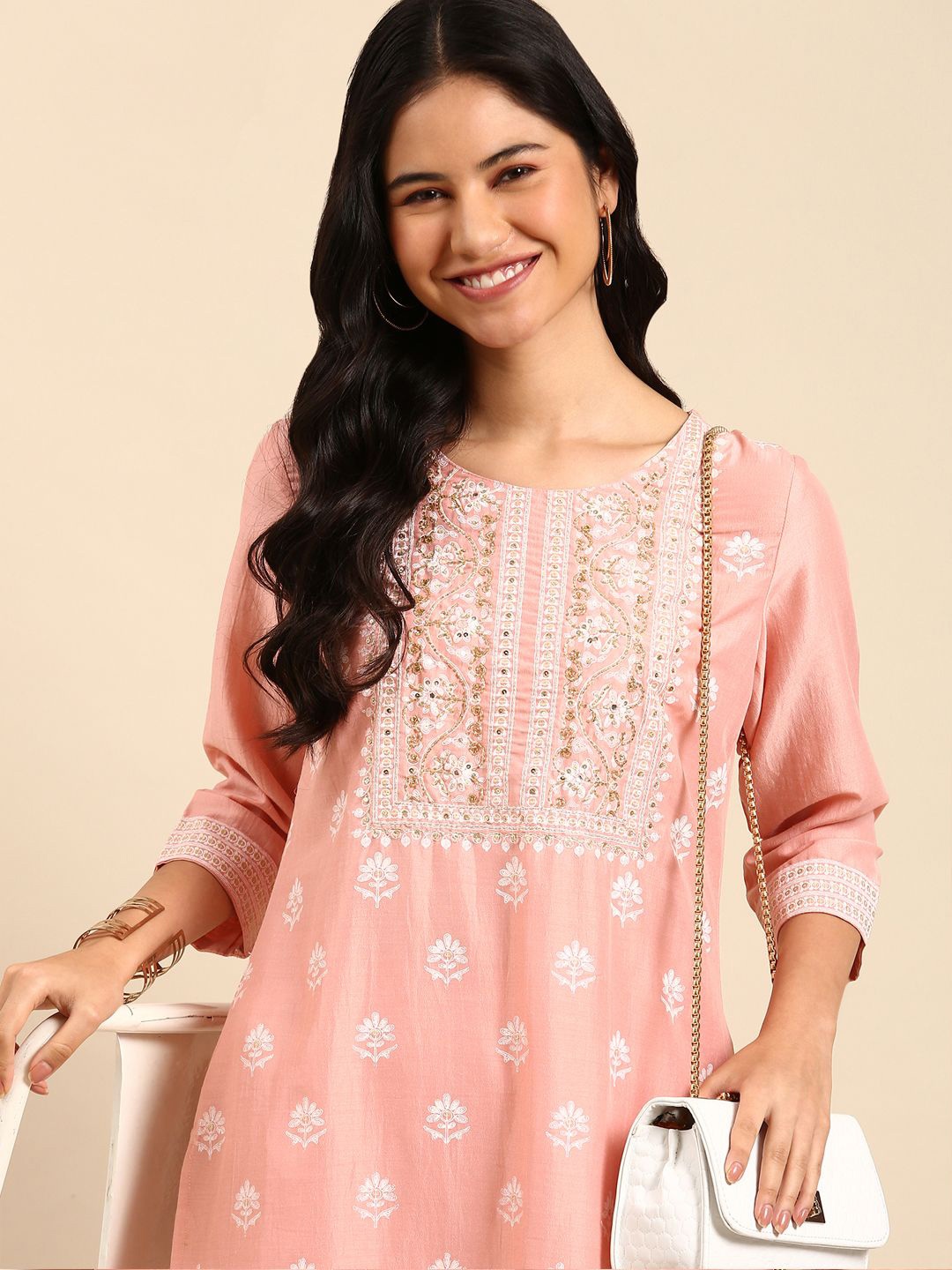 

SHOWOFF Floral Embroidered Round Neck Sequinned Straight Kurta With Trousers, Peach