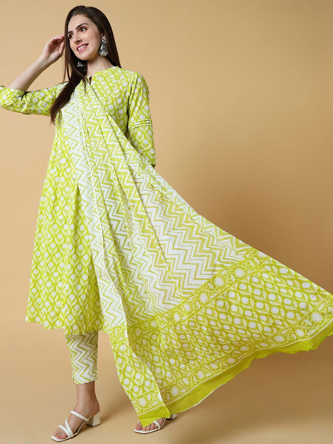 

SHOWOFF Floral Printed Empire Thread Work Anarkali Kurta with Trousers & Dupatta, Green