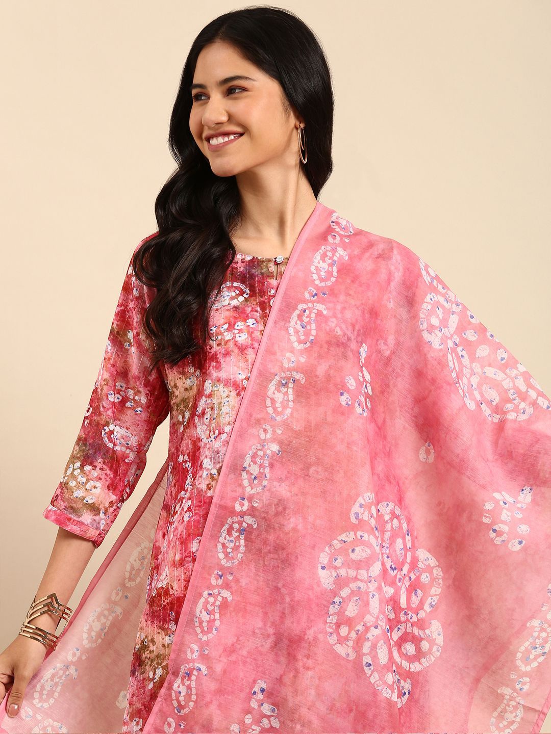 

SHOWOFF Paisley Dyed Sequinned Chanderi Cotton Straight Kurta With Trousers & Dupatta, Pink