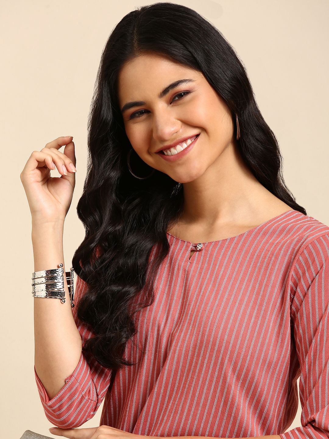 

SHOWOFF Striped Printed Keyhole Neck Straight Kurta With Trousers, Red