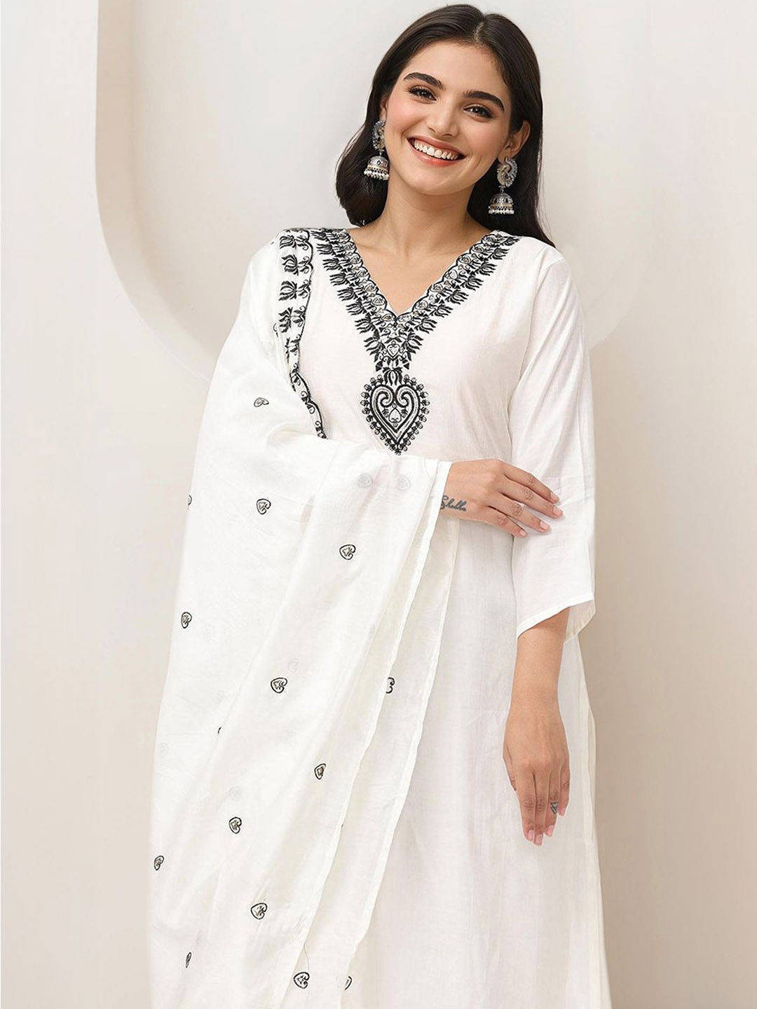 

Ishin Floral Yoke Design Straight Kurta with Trousers & Dupatta, White