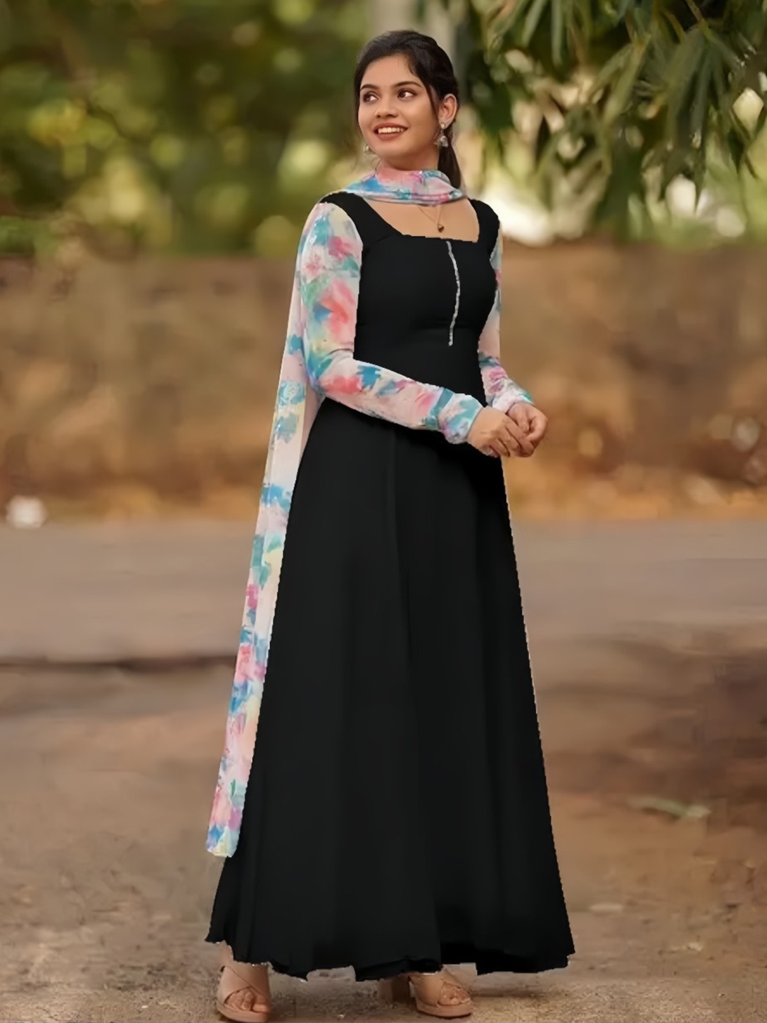 

N N ENTERPRISE Round Georgette Anarkali Kurta with Trousers & Dupatta, Black