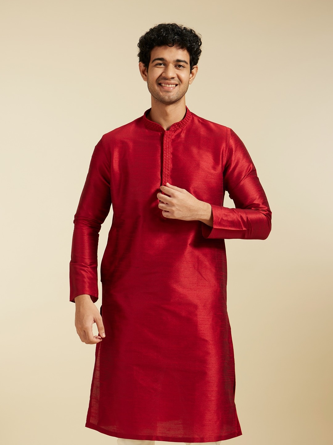 

Diwas by Manyavar Thread Work Embroidered Mandarin Collar Straight Kurta, Maroon