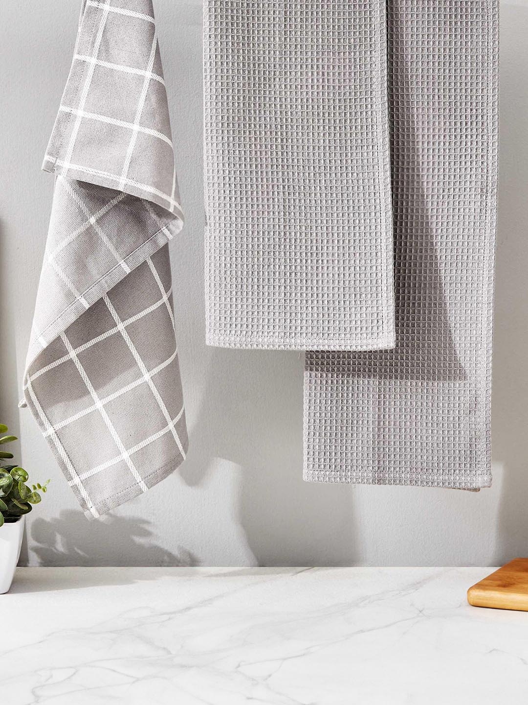 

Home Centre Grey & White 3 Pieces Cotton Kitchen Towels