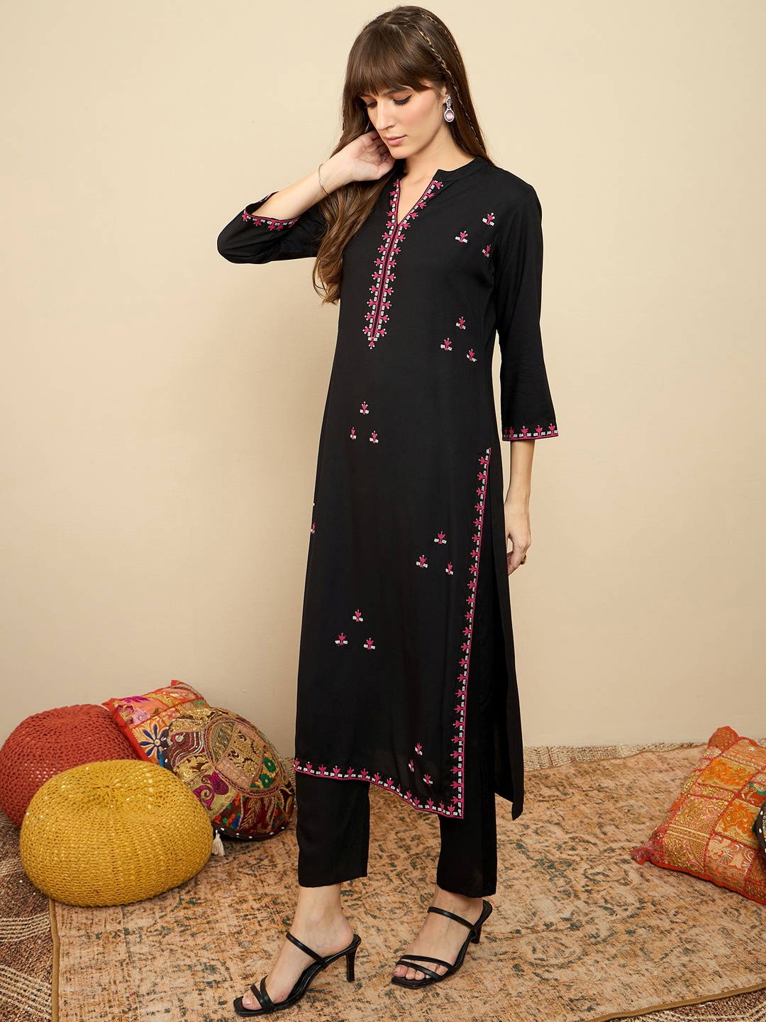 

Indo Era Ethnic Motifs Embroidered Straight Kurta, Black