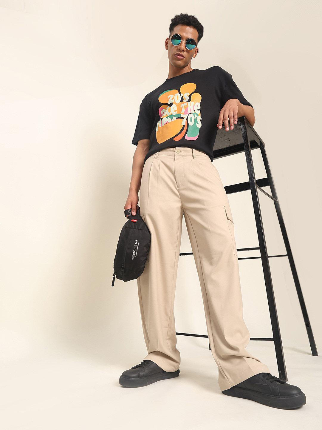 

Bene Kleed Men Relaxed Loose Fit Cargos Trousers, Cream