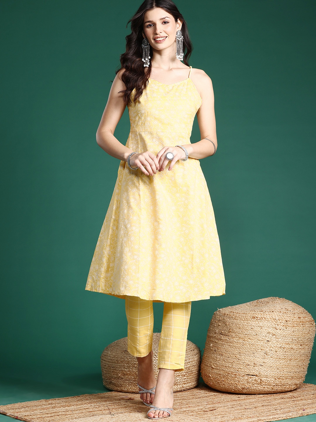 

Sangria Floral Printed Kurta with Trousers, Yellow