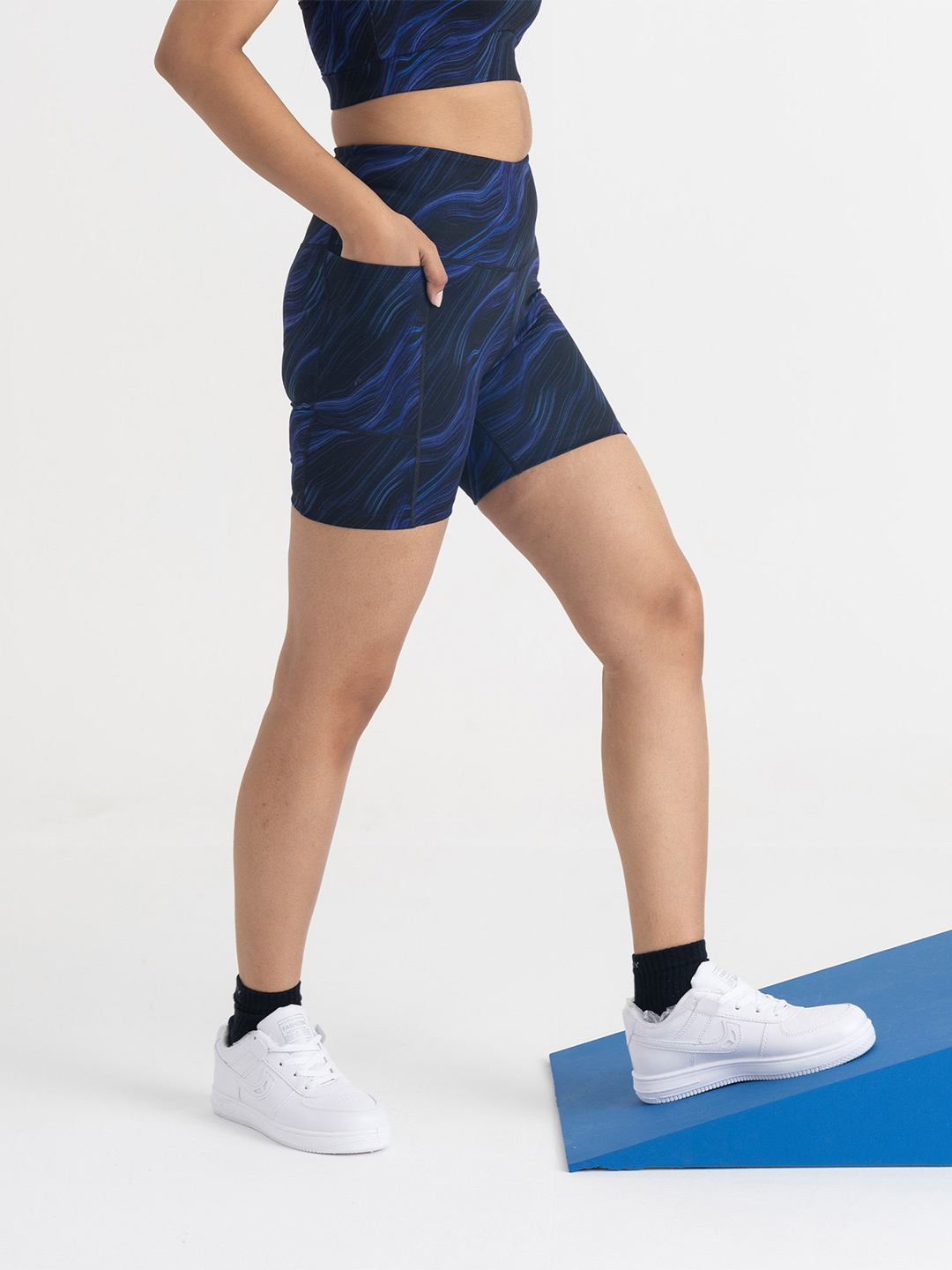 

Hunnit Comic High Waist Slim Fit Shorts, Blue