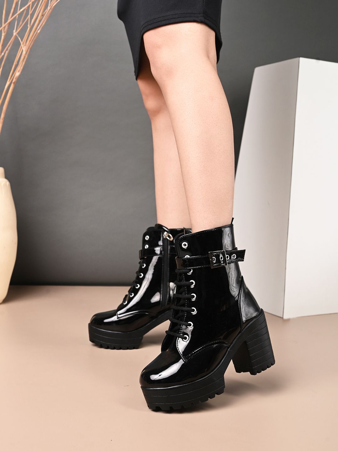 

XE Looks Women Block-Heeled Chunky Boots, Black