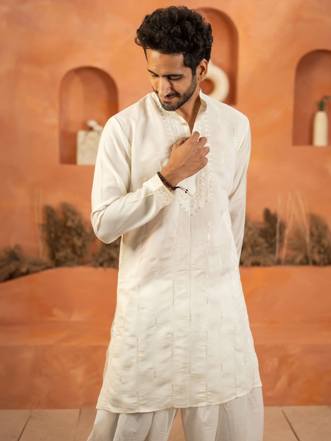 

Shasak Floral Printed Thread Work Mandarin Collar Straight Kurta, White