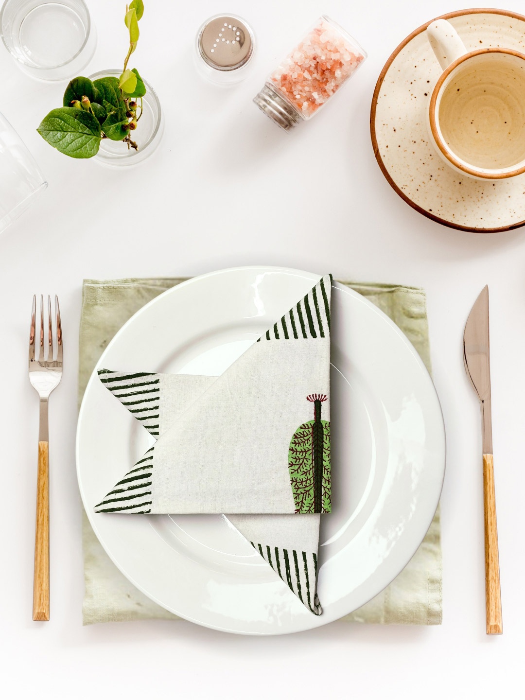 

LIVING ROOTS White & Green 6 Pieces Tropical Printed Cotton Table Napkins