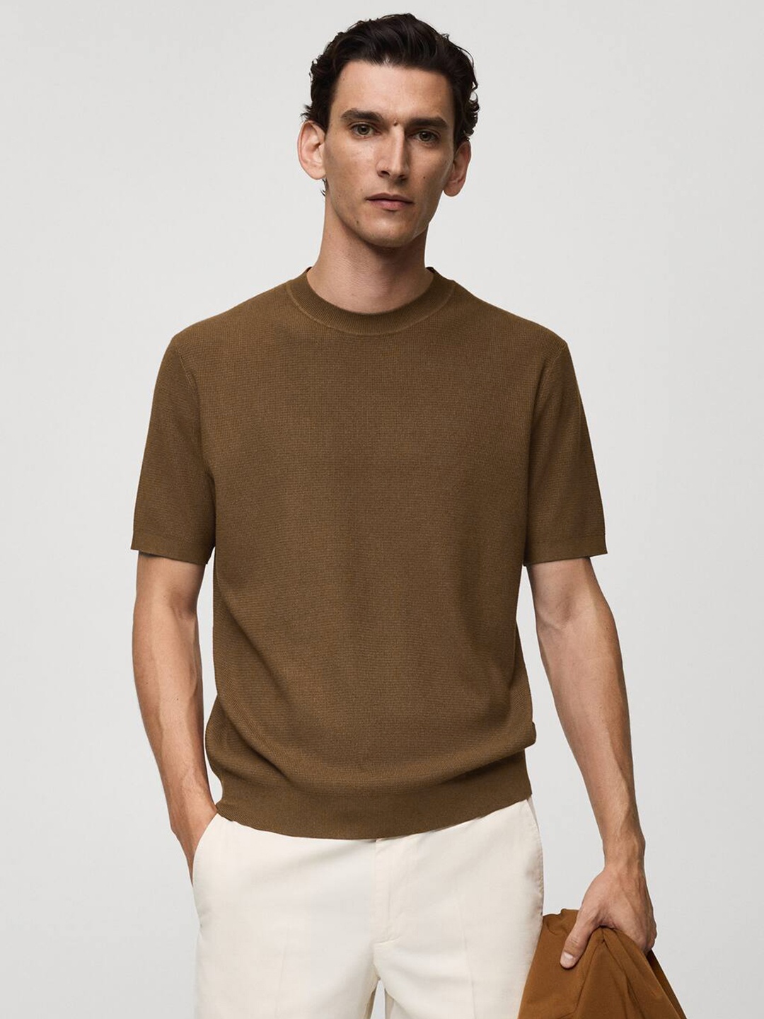 

MANGO MAN Textured T-shirt, Brown