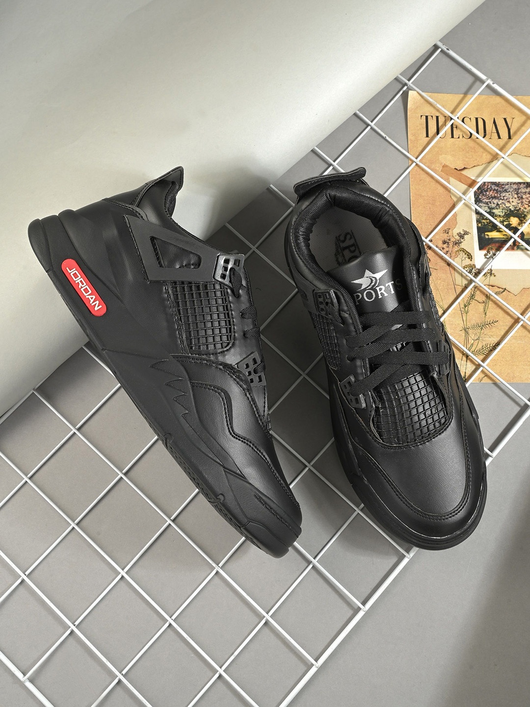 

Layasa Men Synthetic Textured Sneakers, Black