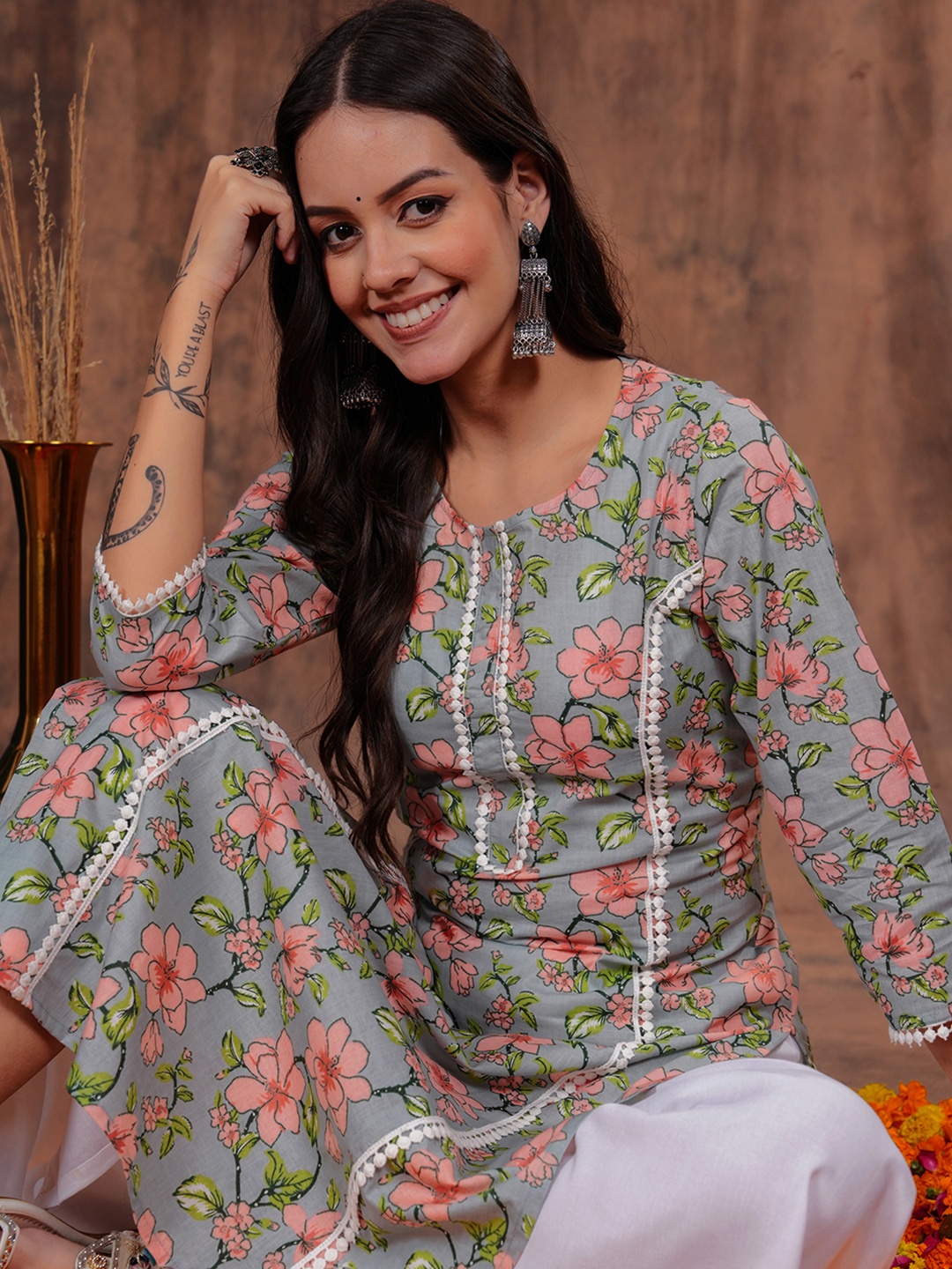 

SHIONS Women Floral Printed Cotton Straight Kurta, Olive