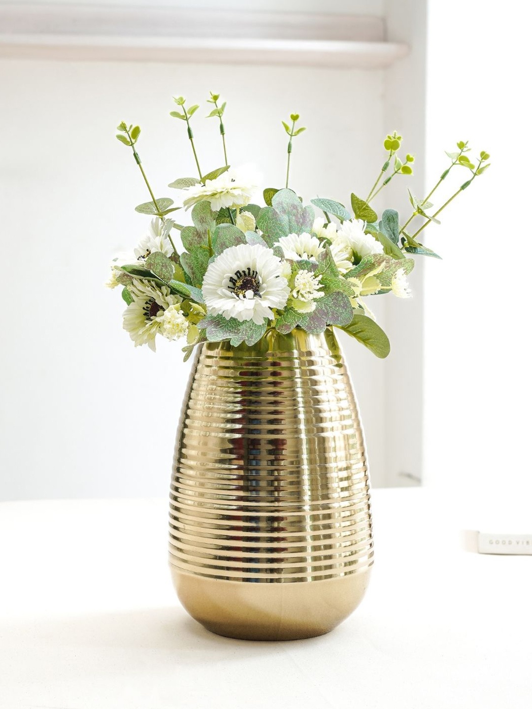 

BEHOMA Gold Toned Ribbed Metal Vase & Artificial White Daisy Flowers Set