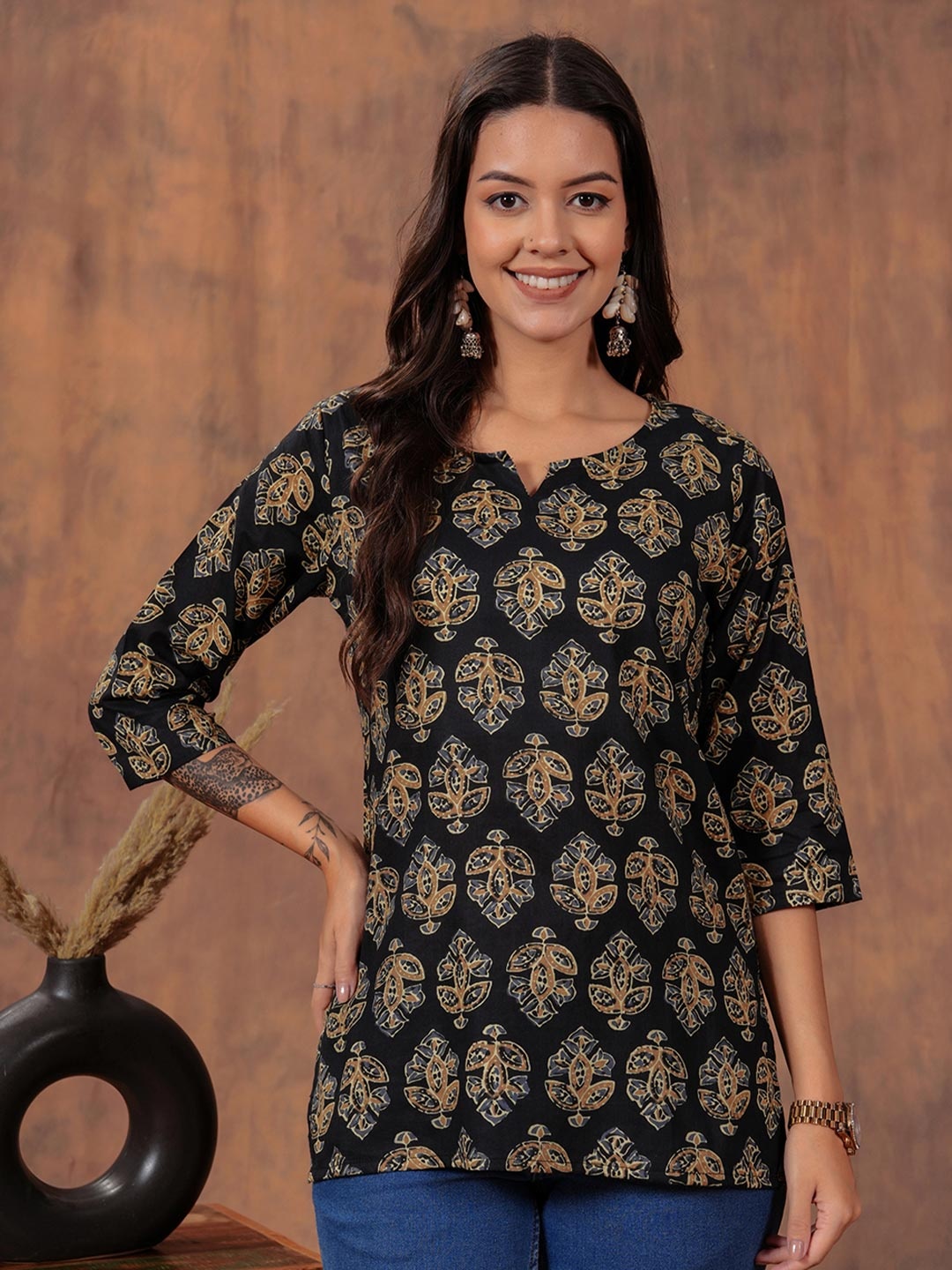 

SHIONS Ethnic Motifs Printed Pure Cotton Kurti, Black