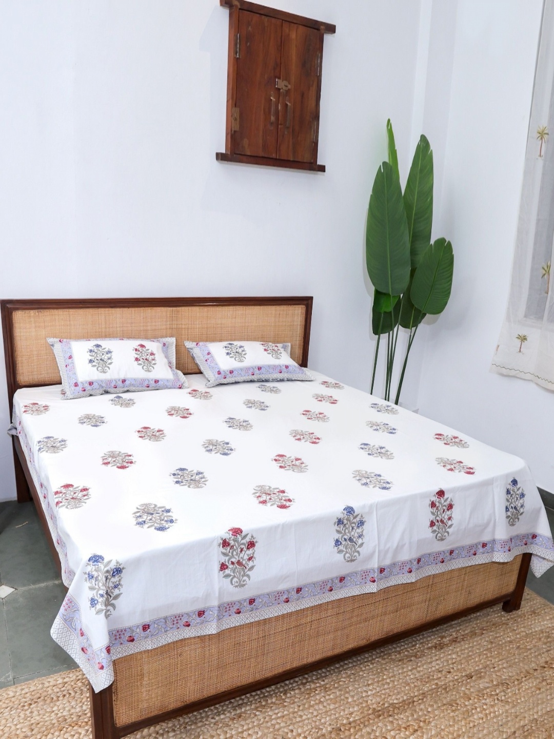 Plarsh Comfort White Floral Printed 300 TC Pure Cotton King Bedsheet With 2 Pillow Covers