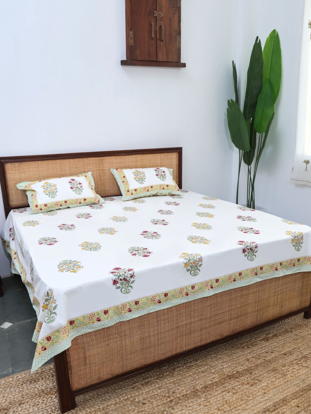 

Plarsh Comfort White Floral Printed 300 TC Pure Cotton King Bedsheet With 2 Pillow Covers