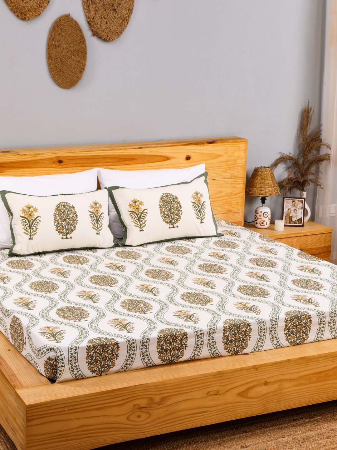 

Plarsh Comfort White Floral Printed 240 TC Pure Cotton King Bedsheet With 2 Pillow Covers