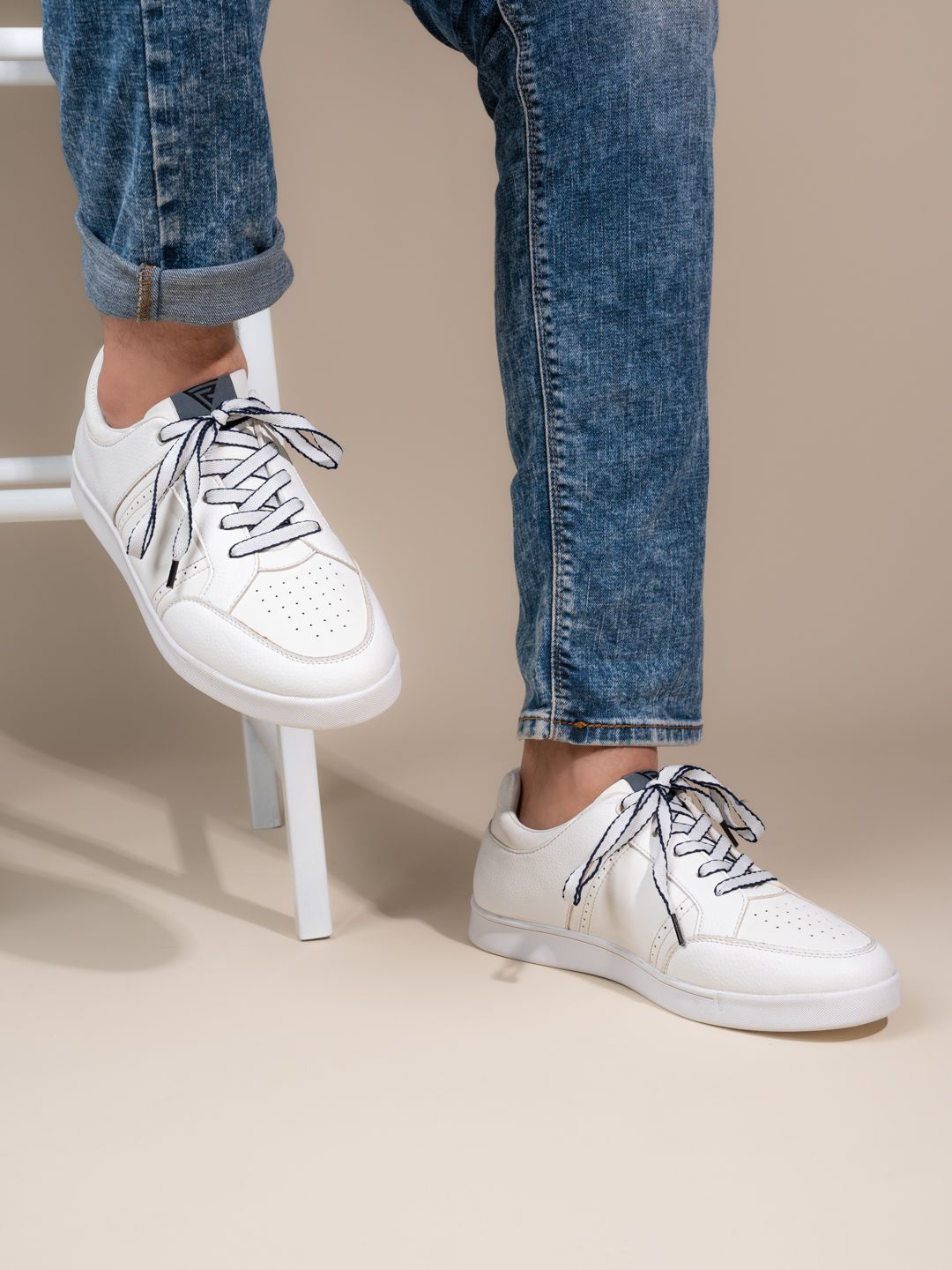 

FRANKROMELLO Men Round Toe Smart Casual Lace-Up Sneakers, White