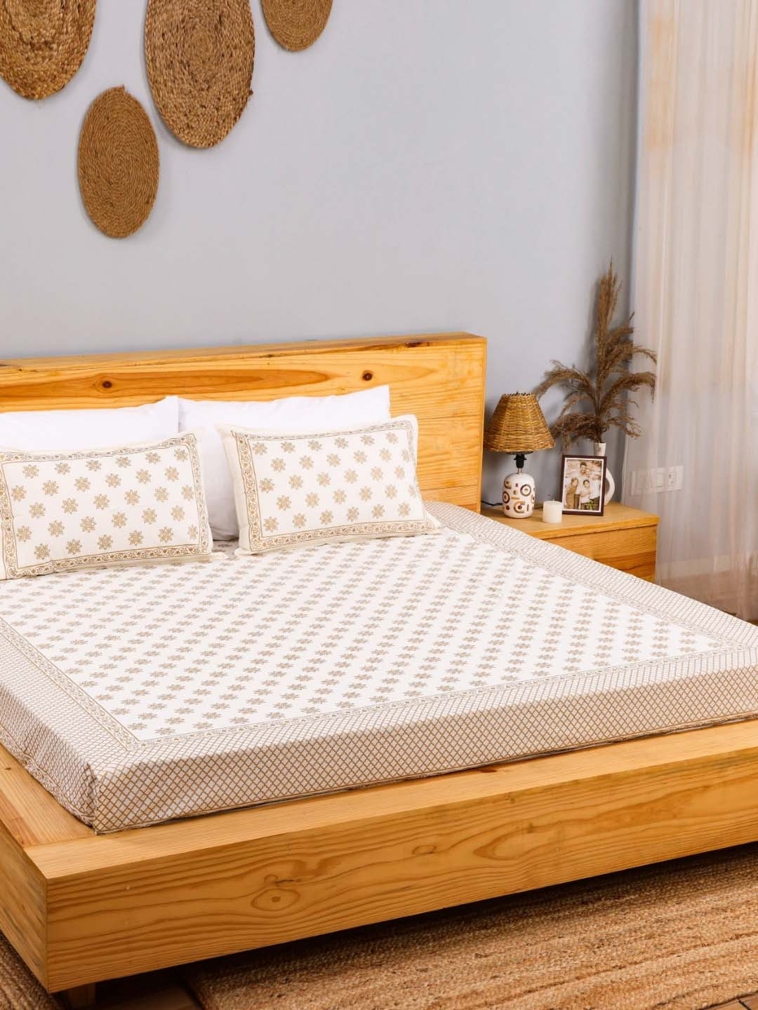 

Plarsh Comfort Gold-Toned & White Floral Pure Cotton 240TC King Bedsheet & 2 Pillow Covers